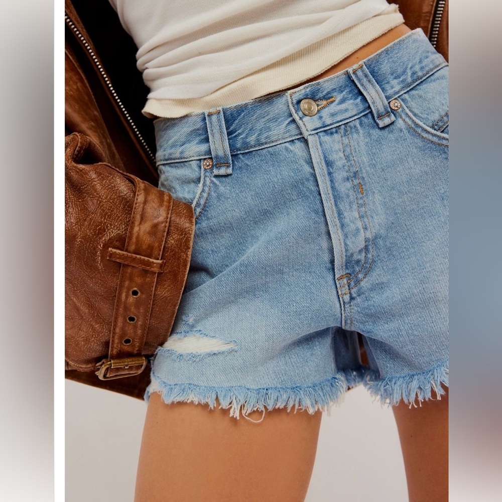 NWT Free People WE THE FREE Now or Never Denim Short in Moon Child size 30